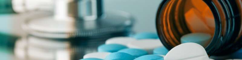 FINALbottle-with-pills-picture-id1035004756